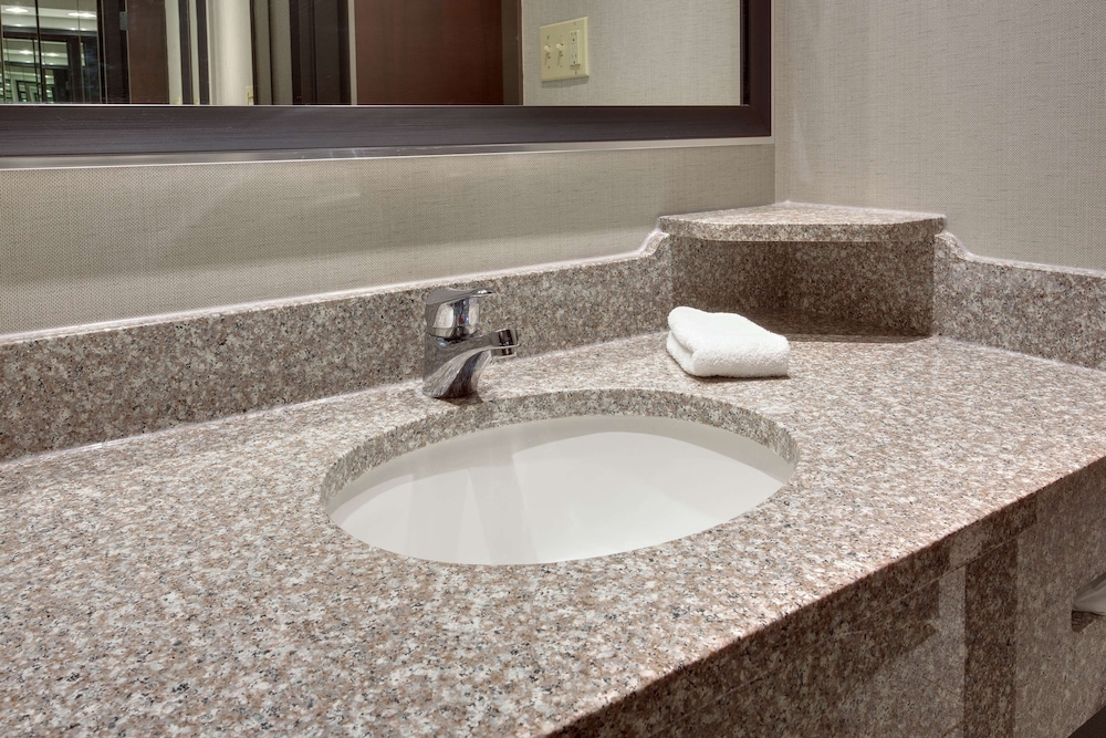 Drury Inn and Suites Louisville East 38/40