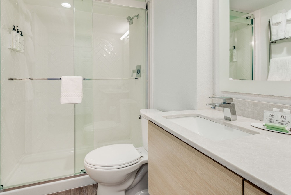 2 BEDROOMS, SUITE, ACCESSIBLE