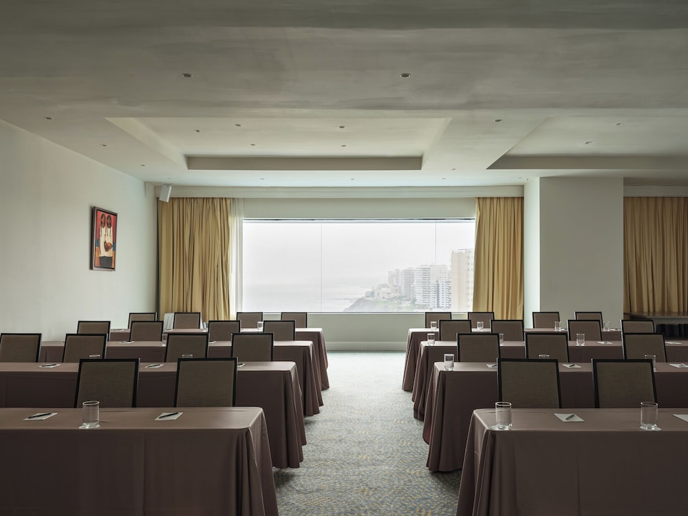 Miraflores Park A Belmond Hotel 68/78
