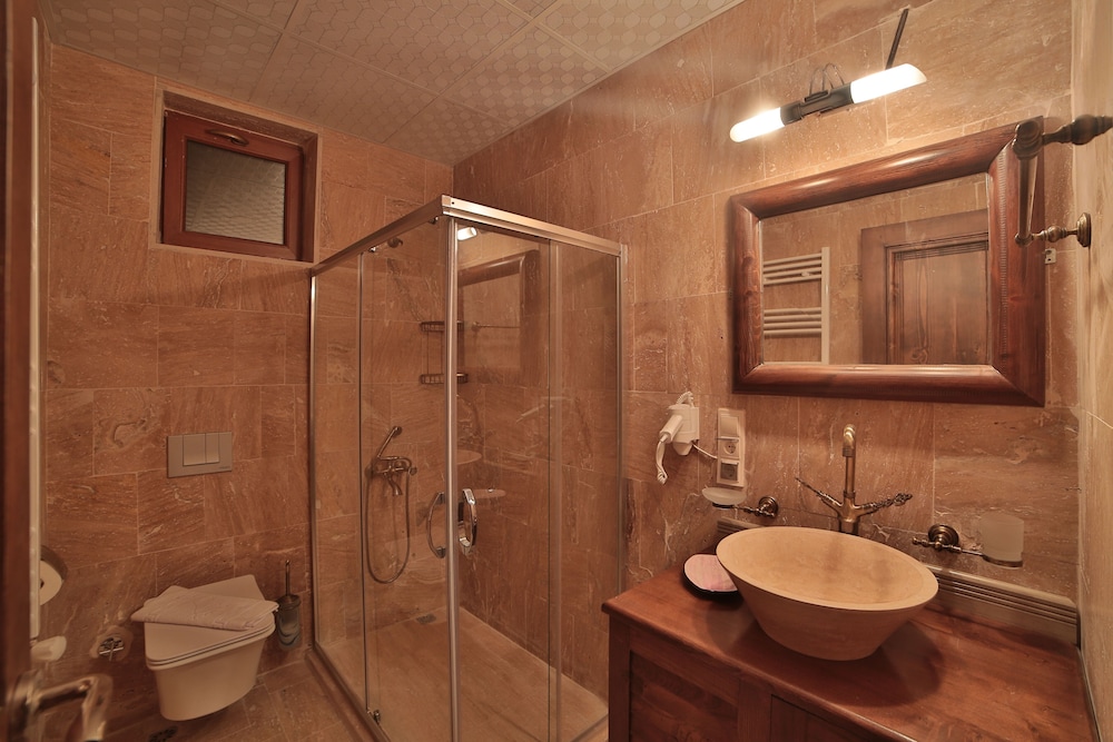 Caravanserai Inn Hotel 45/50