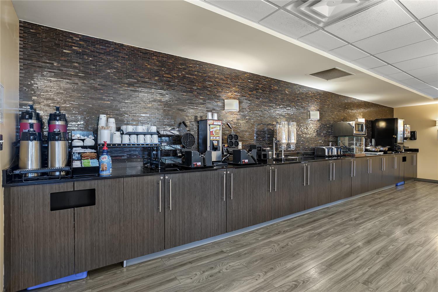 Best Western Plus Airport Inn and Suites 22/46