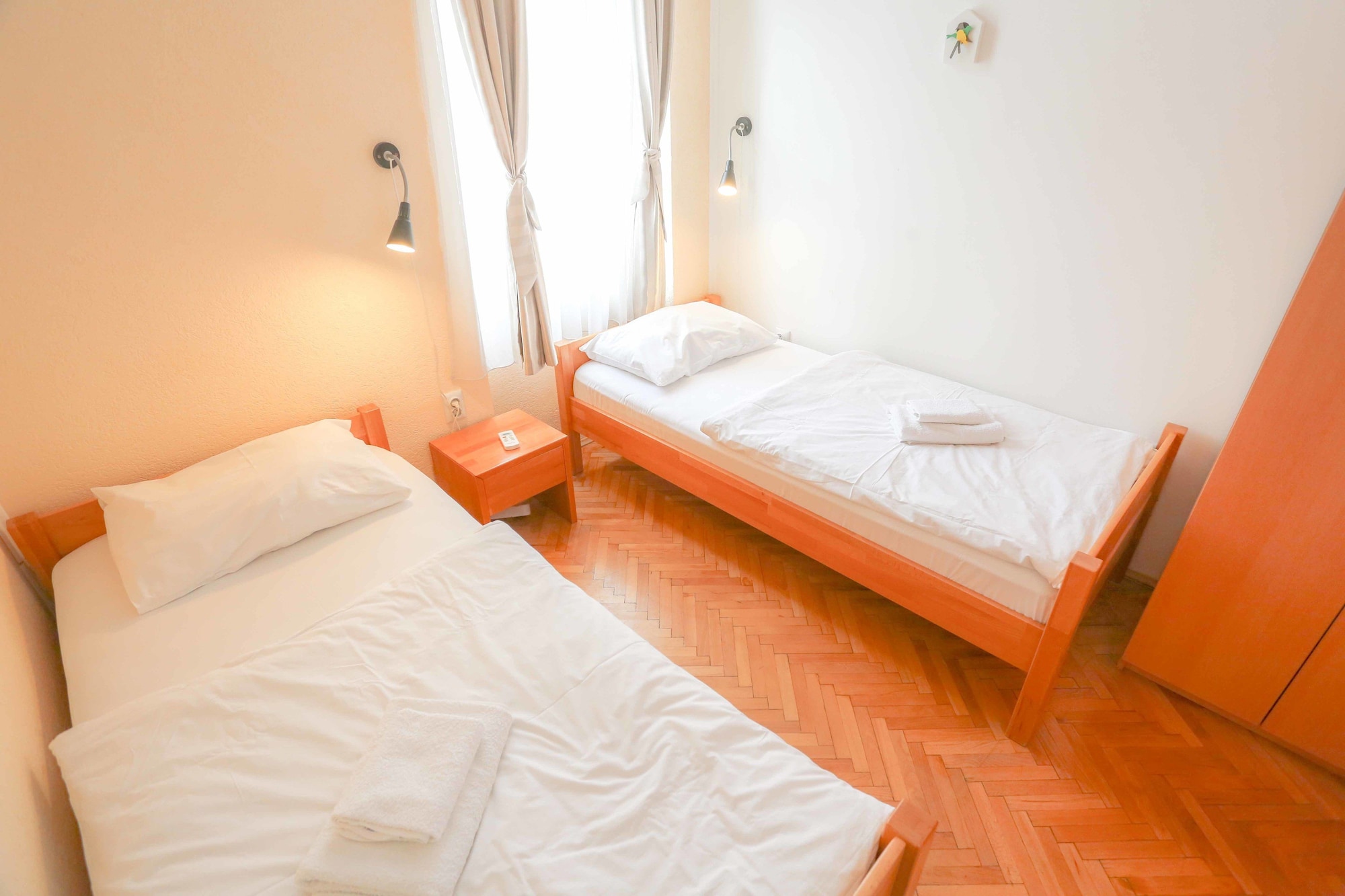 BASIC, TWIN BEDS, SHARED BATHROOM