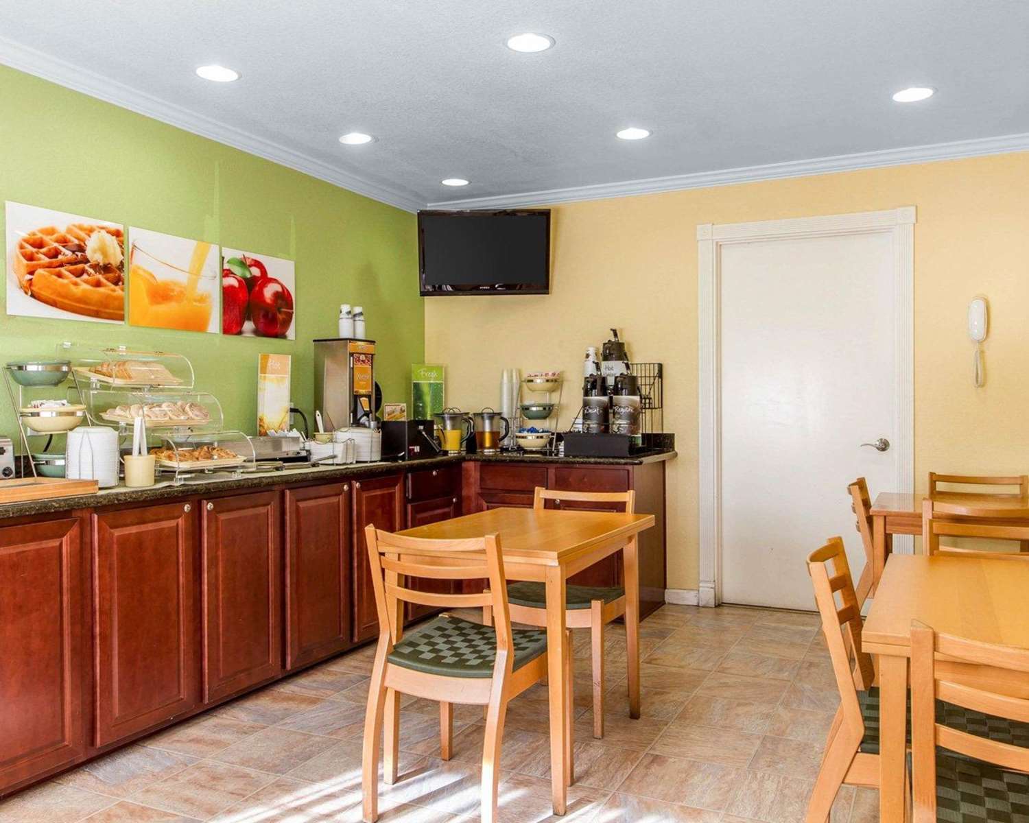 Quality Inn Ukiah, CA 32/43