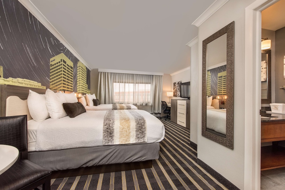 Best Western Plus Milwaukee West 22/45