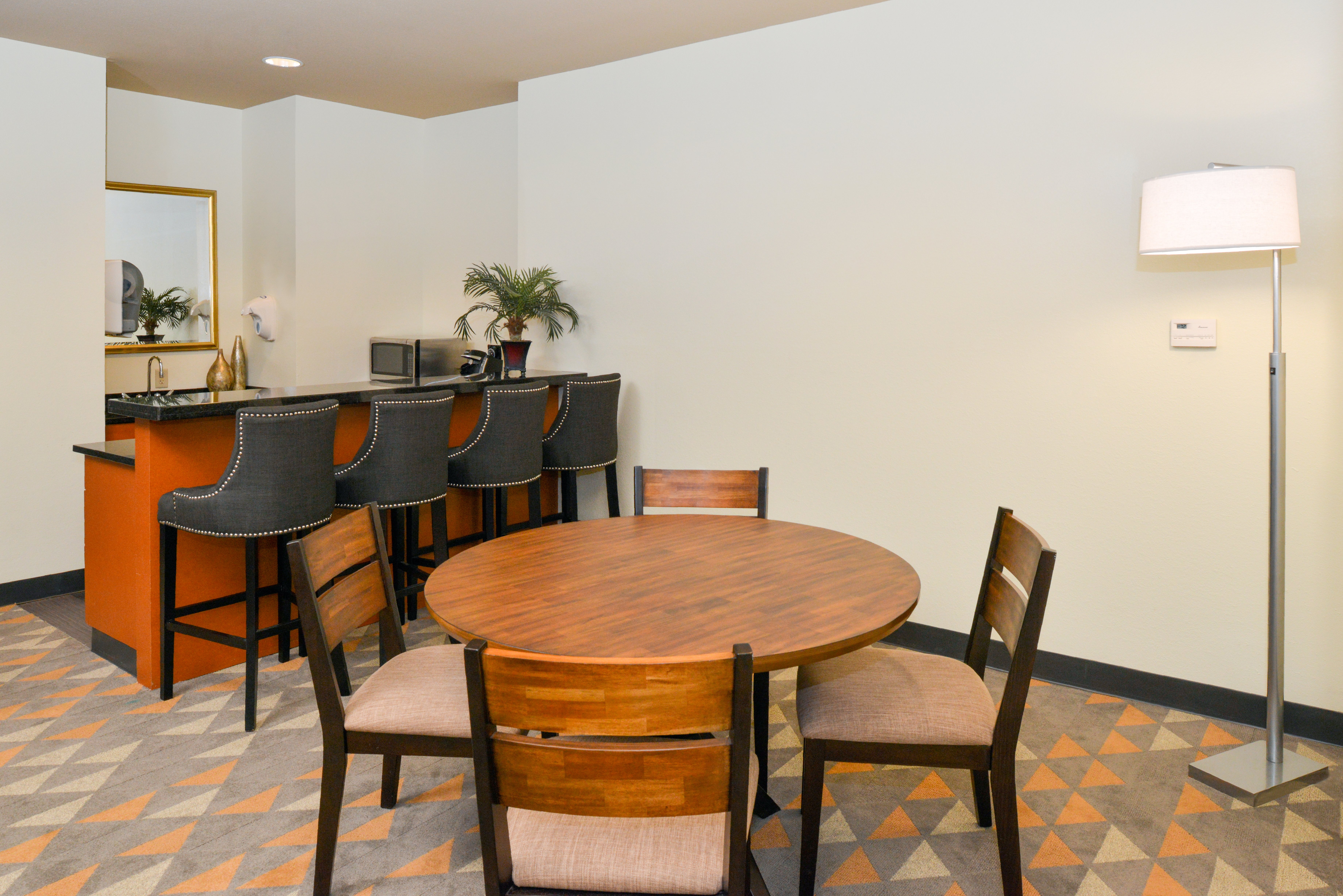 Holiday Inn Kansas City Airport 26/42