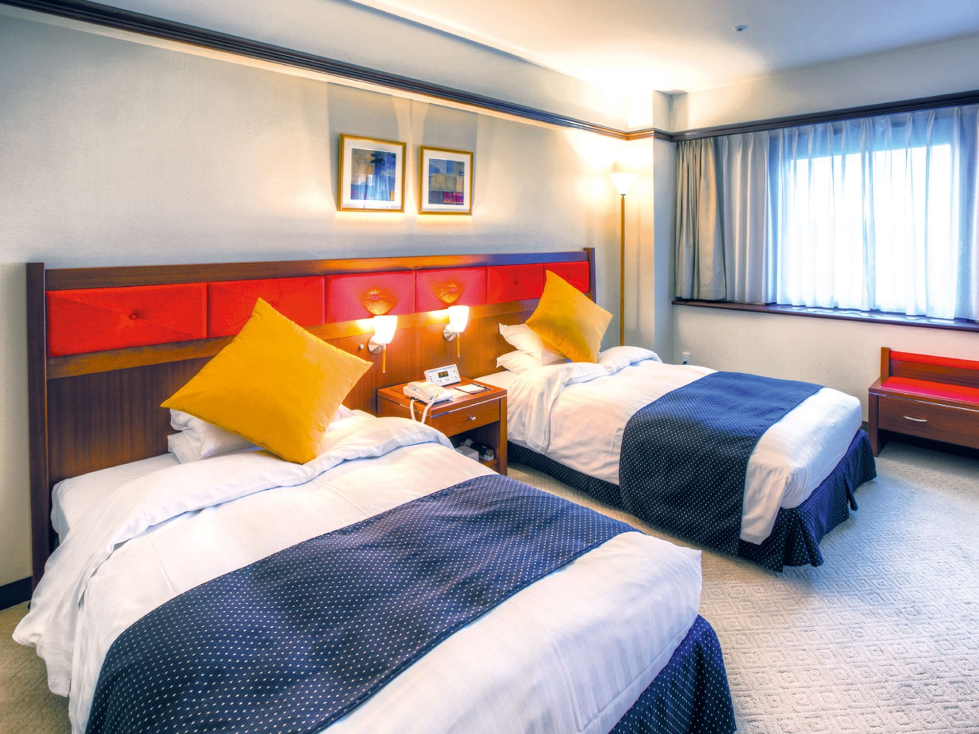 STANDARD, TWIN BEDS, CITY VIEW