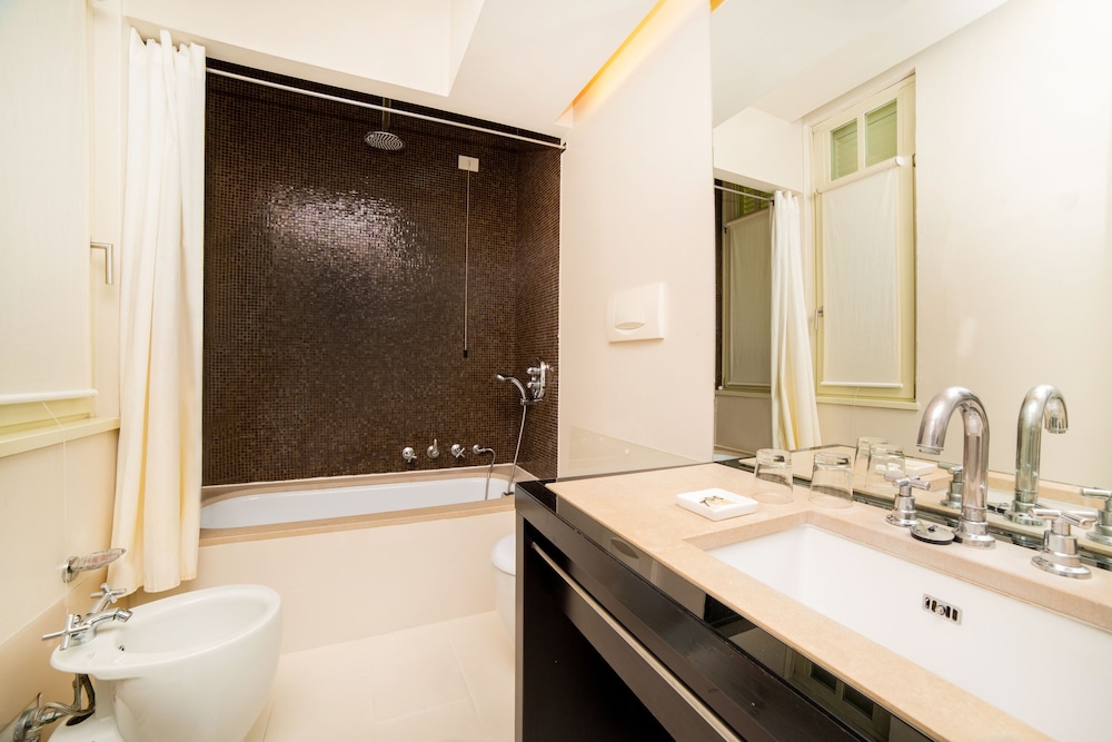 Hotel Carducci 76 74/75