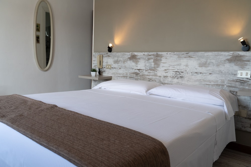 HOTEL MOM ASSISI 12/50