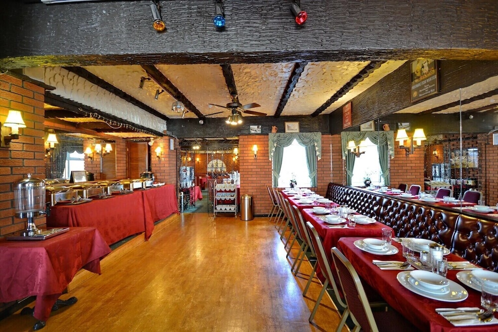 Royal Oakwell Hotel 47/52