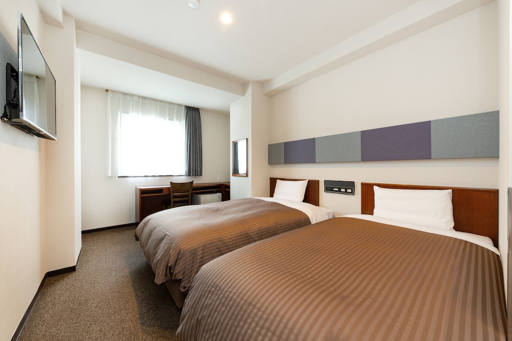 ROOM, TWIN BEDS