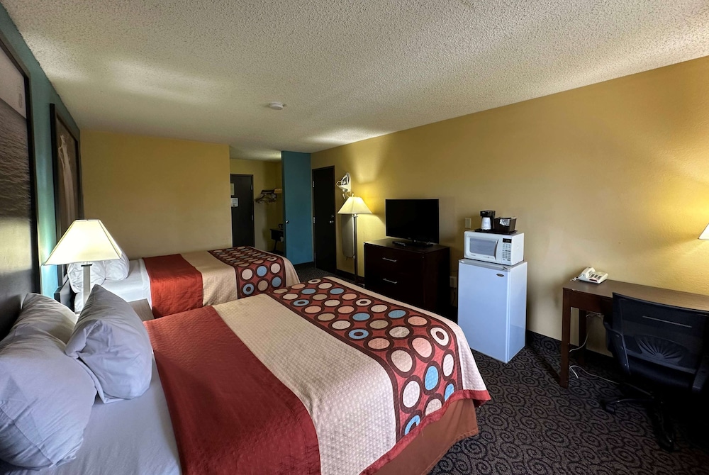 Super 8 By Wyndham Appleton 3/32