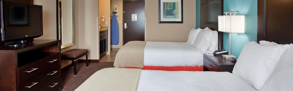 Holiday Inn Express Suites North Kansas City Ex Quality Inn Suites 28/52