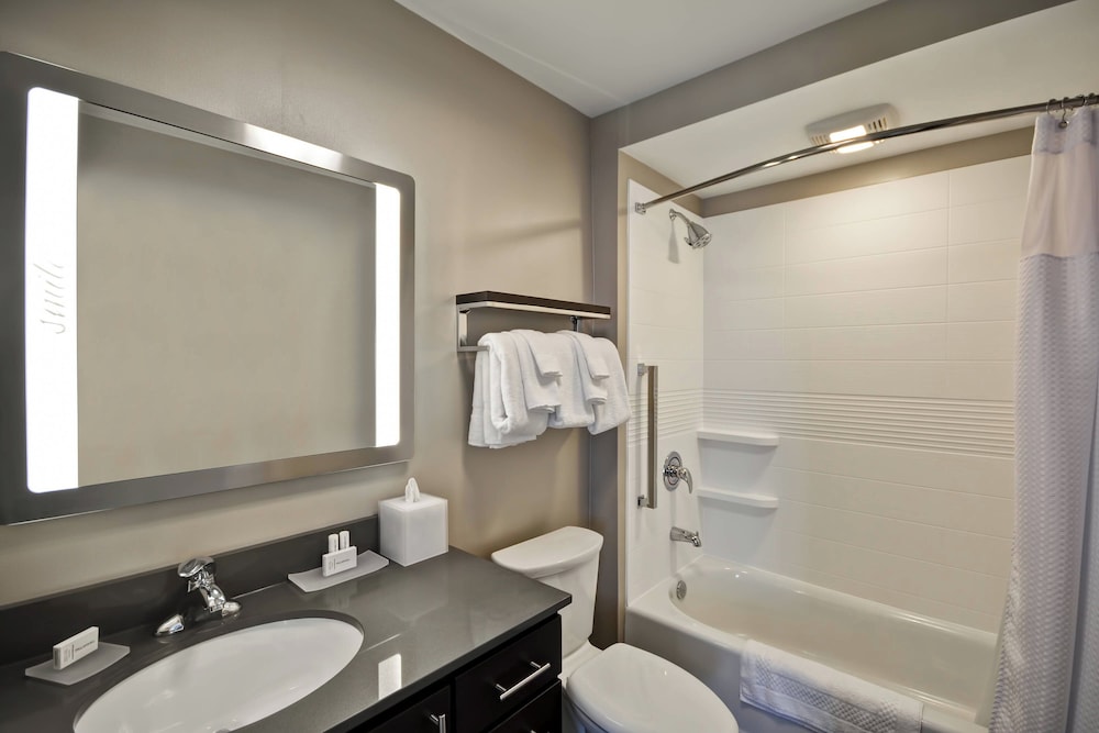 جناح أساسي بسريرين كوين بغرفتي نوم مع أريكة، TOWNEPLACE SUITES CRANBURY SOUTH BRUNSWICK 4/8