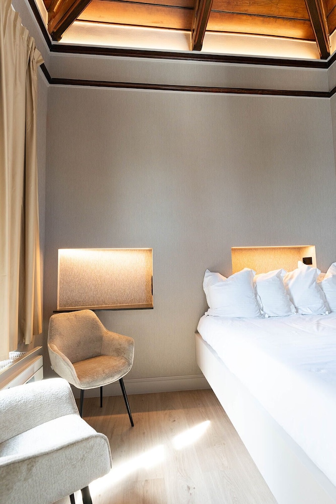 The Golden Tree Hotel 27/60