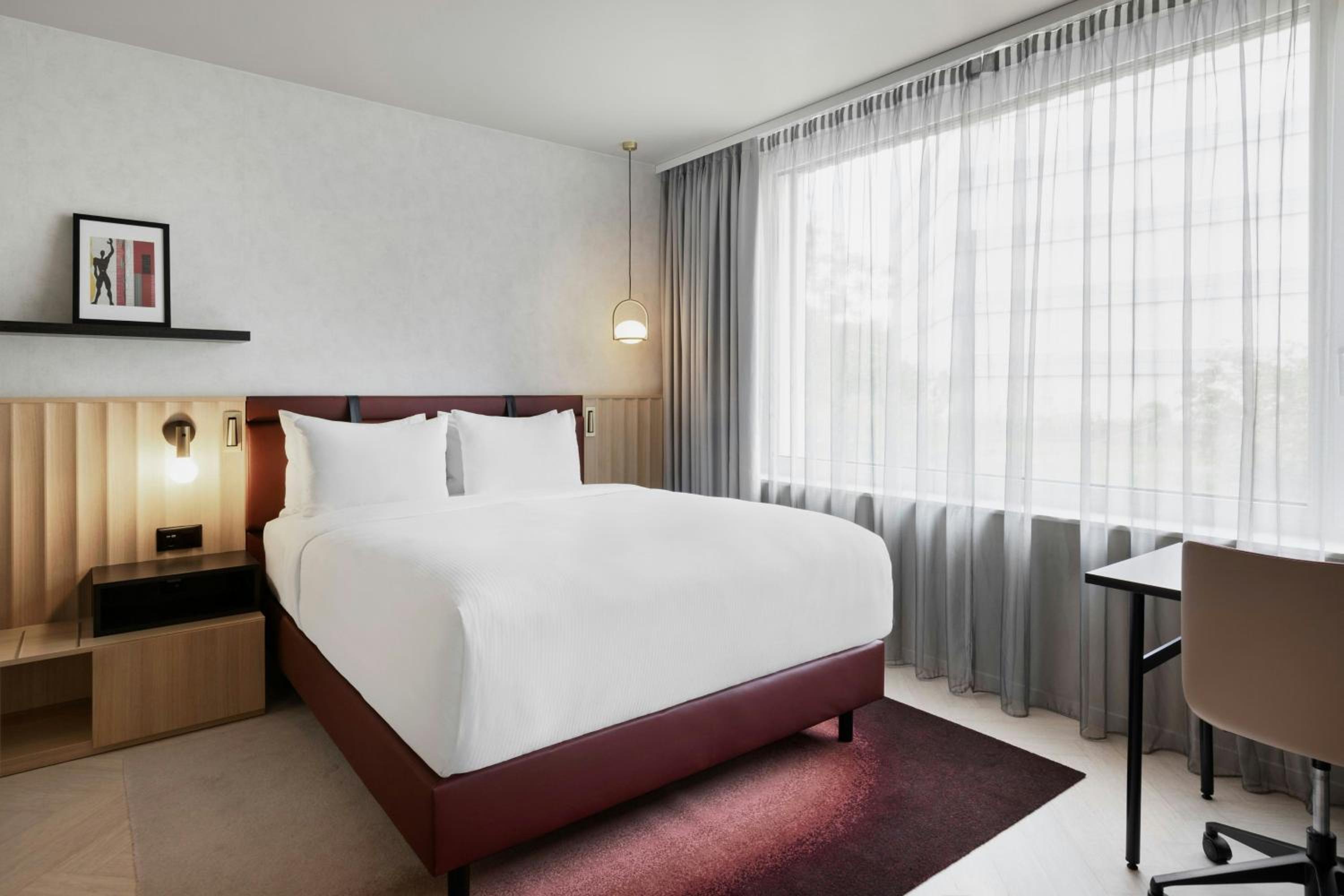 Comfort, Studio, Queen Bed, High Floor