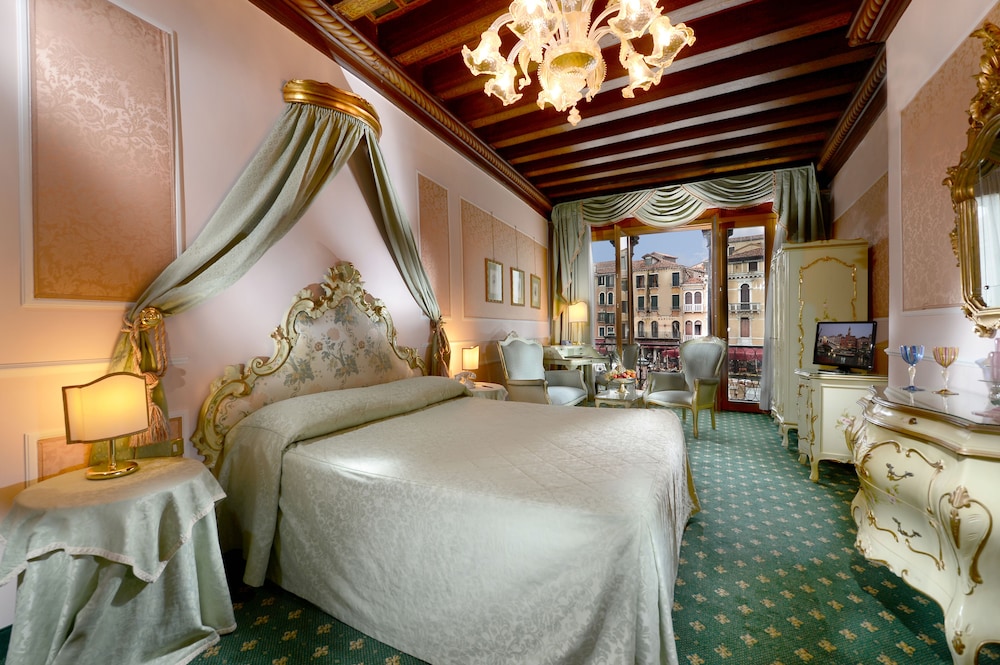 Honeymoon, Junior Suite, Queen Bed, Balcony