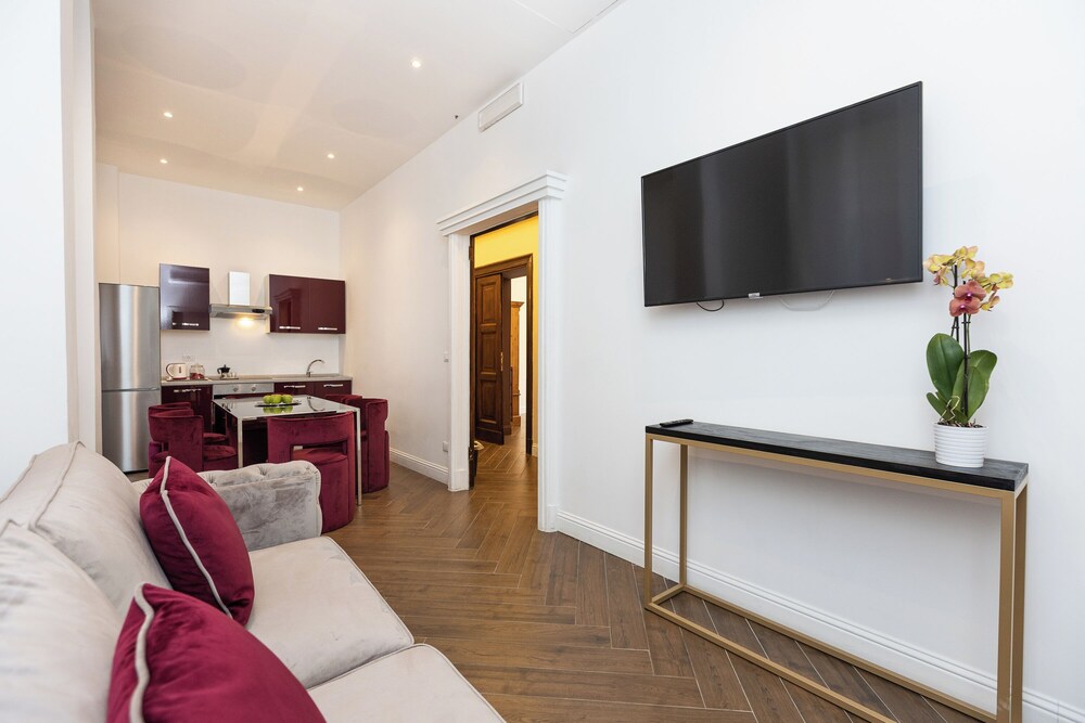 Prestigious Apartment Via Barberini 32/50