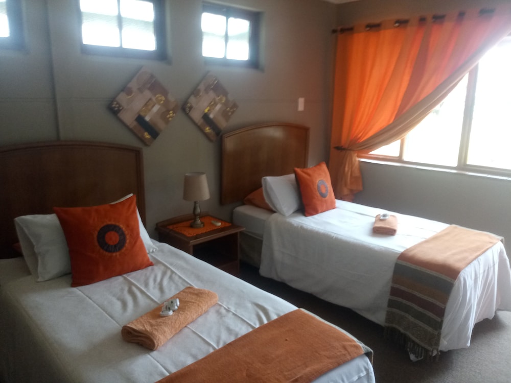 Oasis Country Lodge 8/36