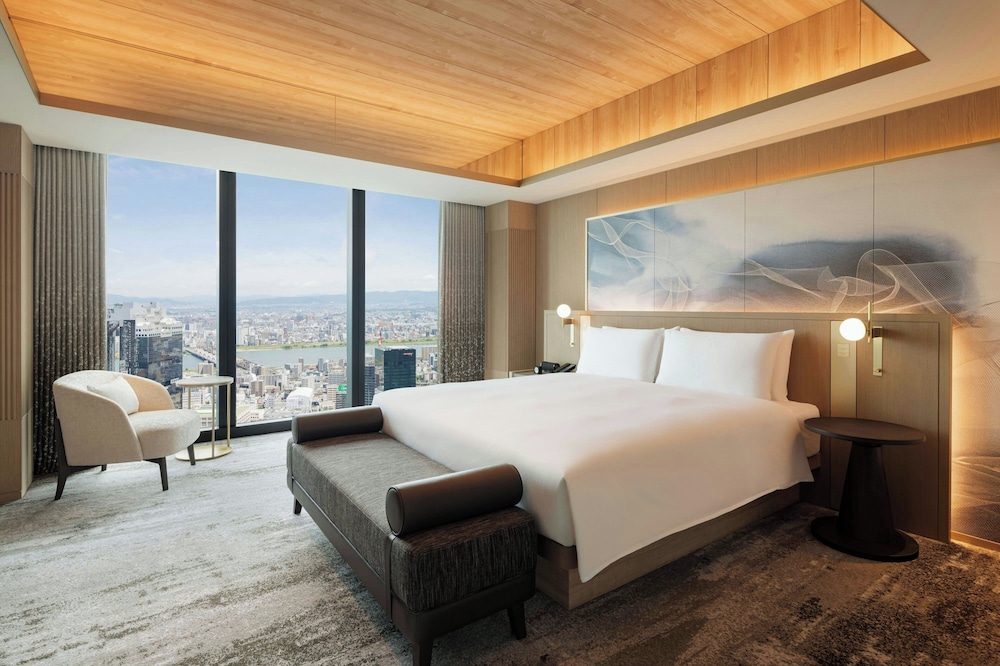 Specialty, Suite, King Bed