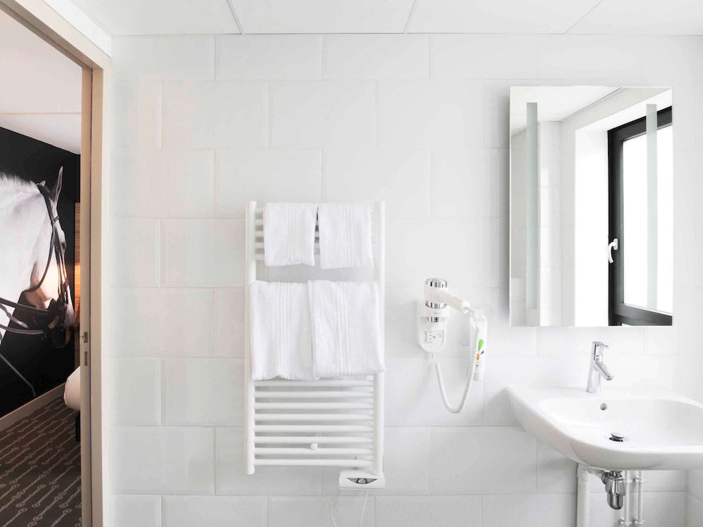 ibis Styles Laval Centre Gare 64/67
