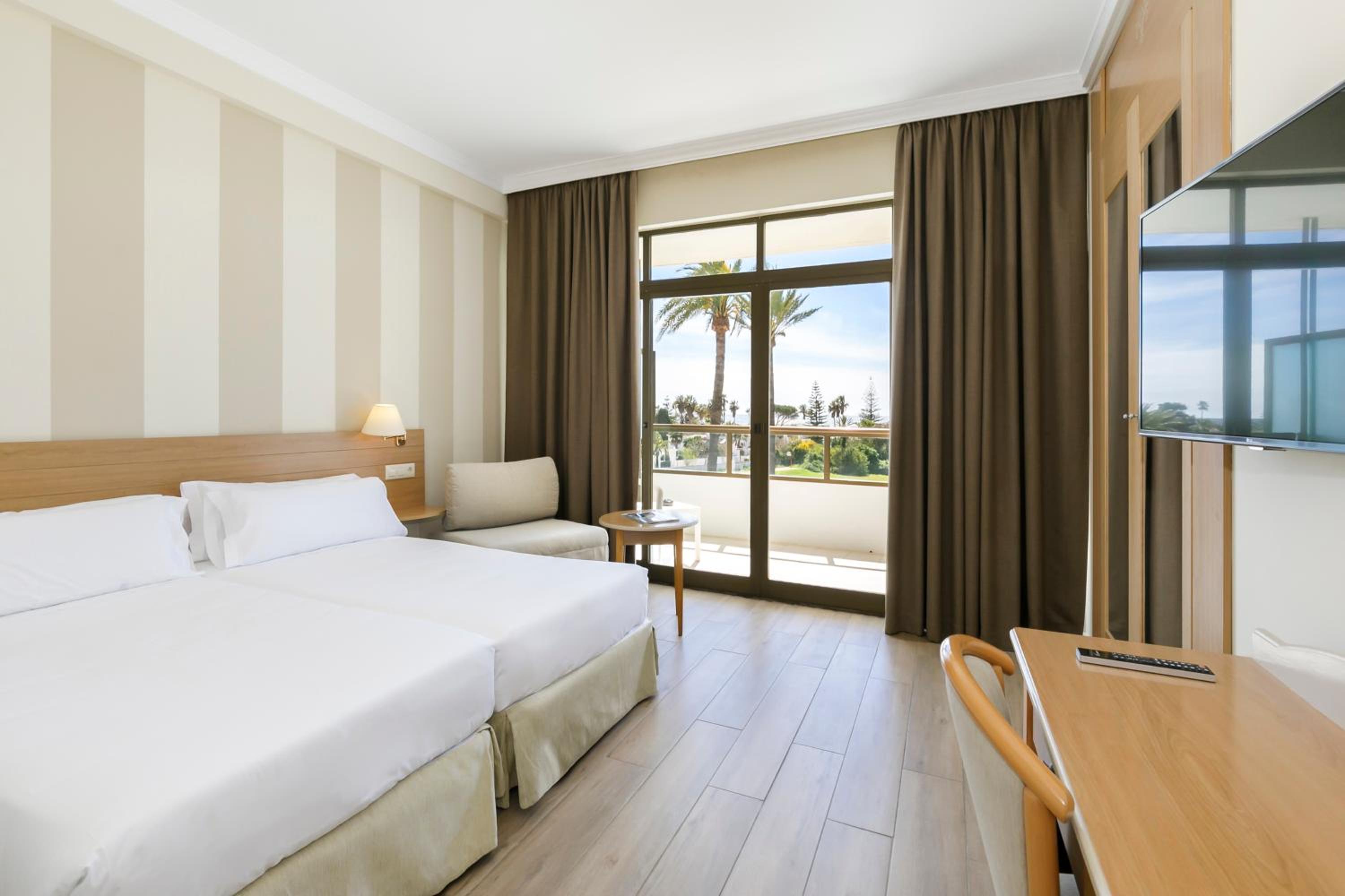 Sol, Twin Beds, Garden View