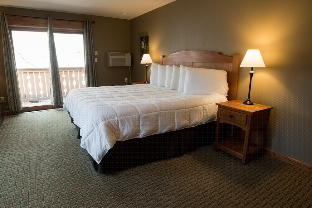 Silver Moon Inn 25/70