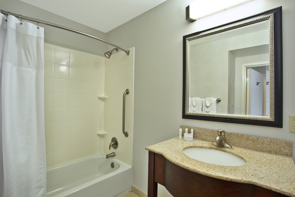 Courtyard By Marriott Gulfport Beachfront 10/45