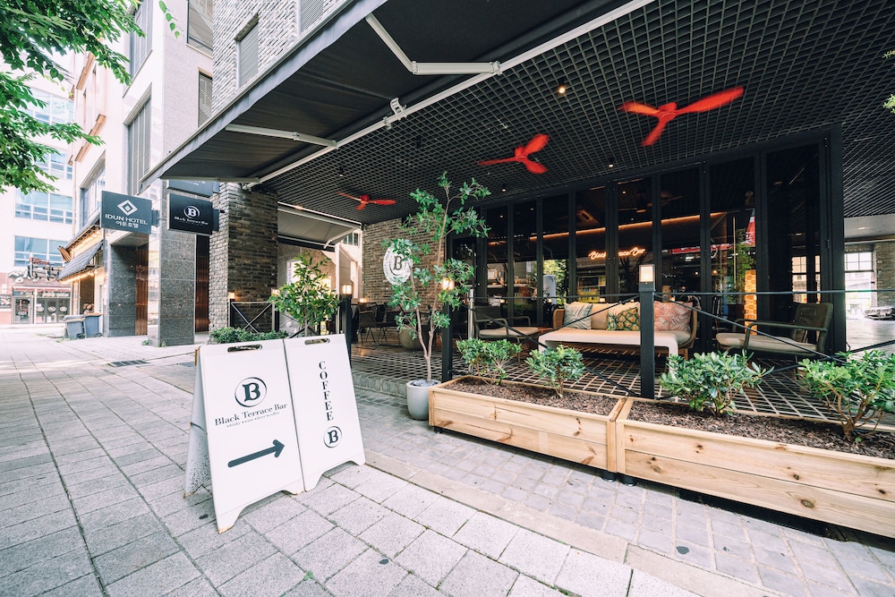 The Classic Hotel 10/68