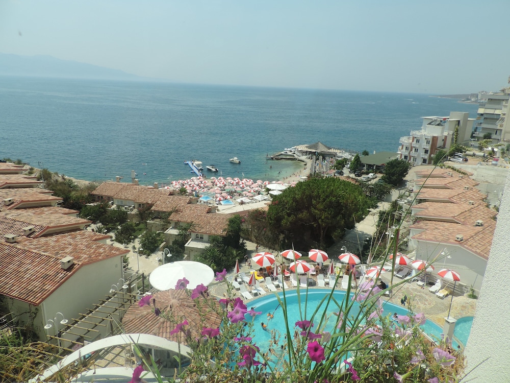 Bougainville Bay Hotel 47/50