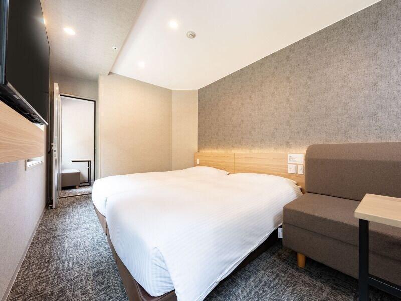 Connecting, Hollywood, Twin Beds