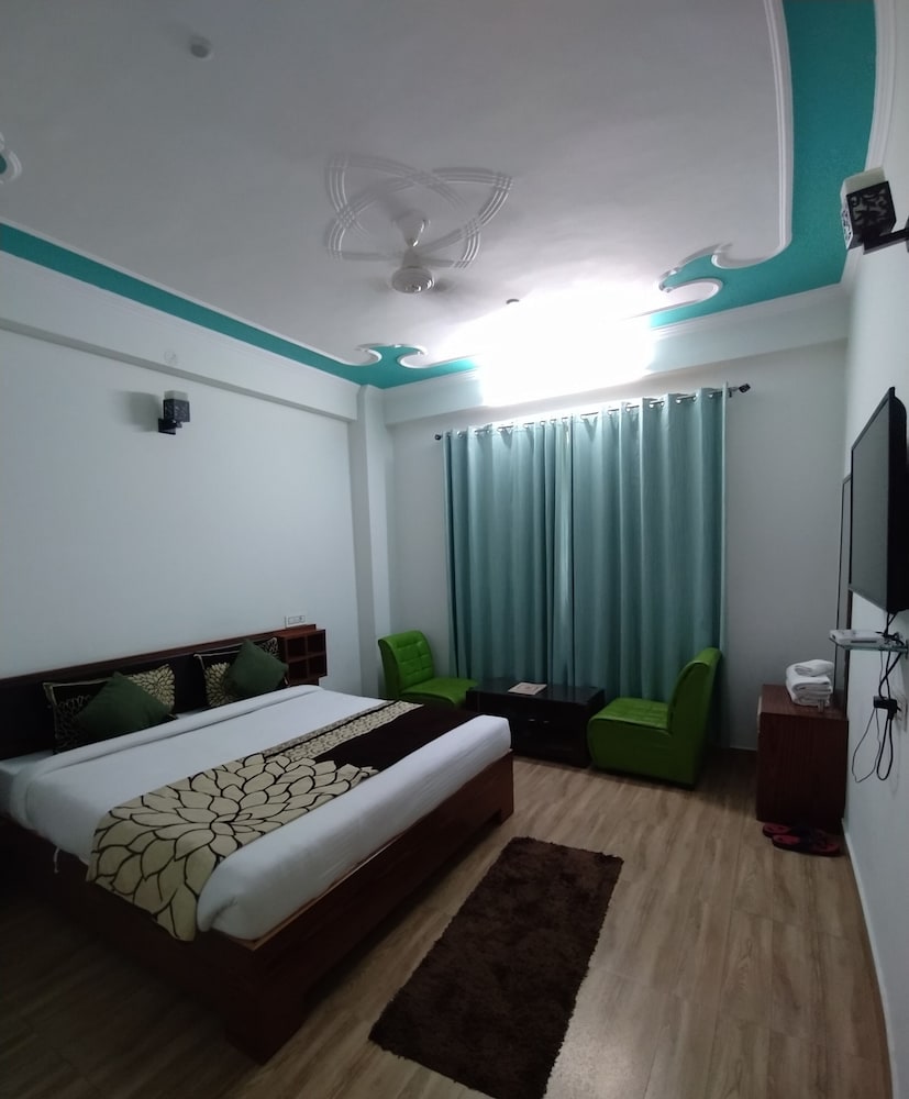 Hotel Sarla Regency 16/47