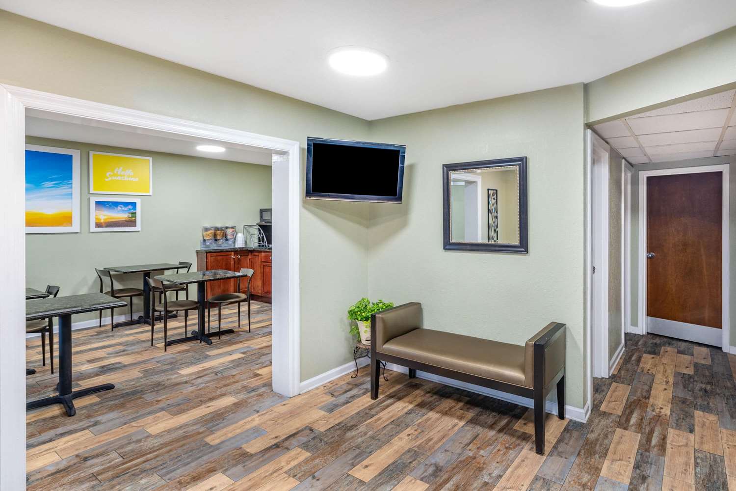Days Inn by Wyndham Clarksville TN 33/53