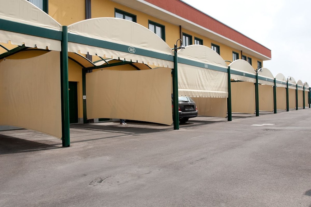 Hotel Maxim 39/48