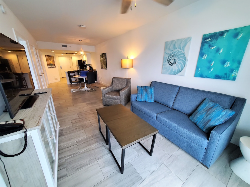 Provident Oceana Beachfront Suites 50/77