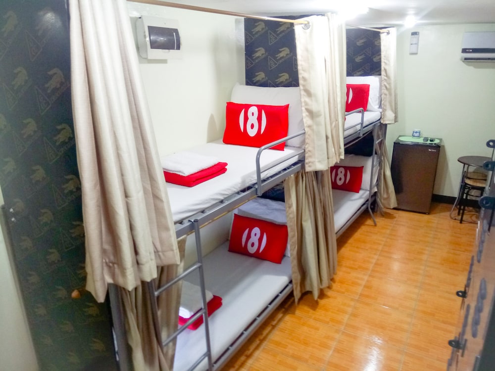 8Hostel 22/50