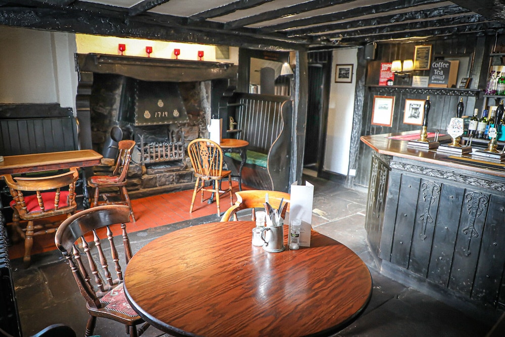 Queens Head Inn 22/28