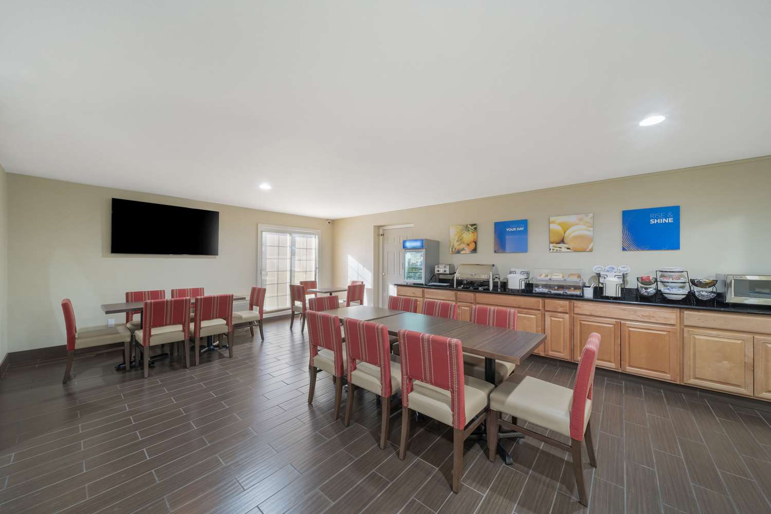 Comfort Suites Red Bluff near I-5 31/34