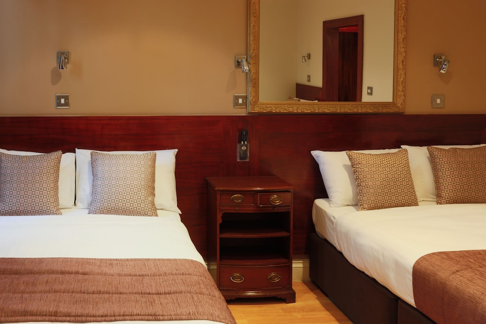 ROOM, QUADRUPLE