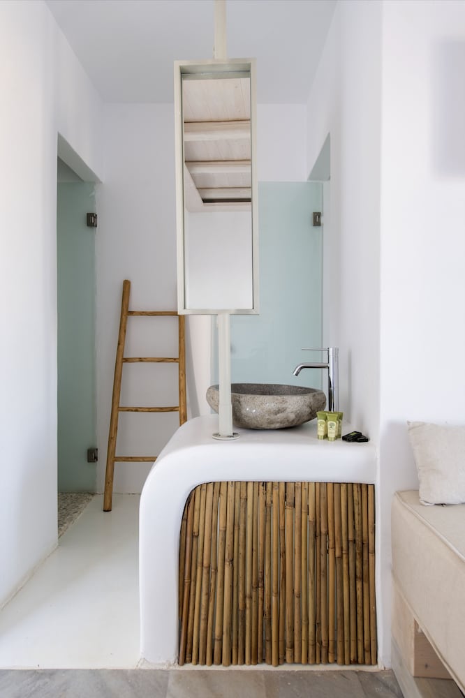 Zefi Hotel & Suites 14/75