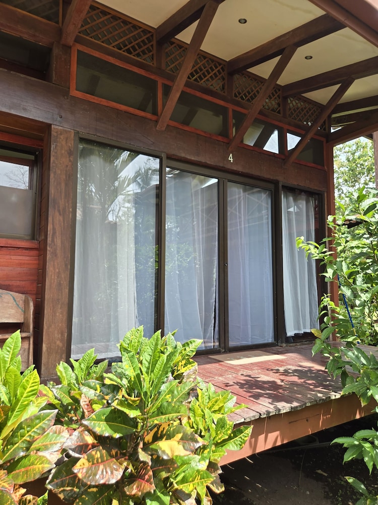 KENAKI LODGE 7/50