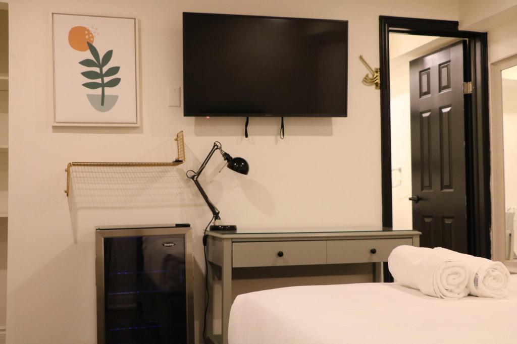 Basement, Double Bed