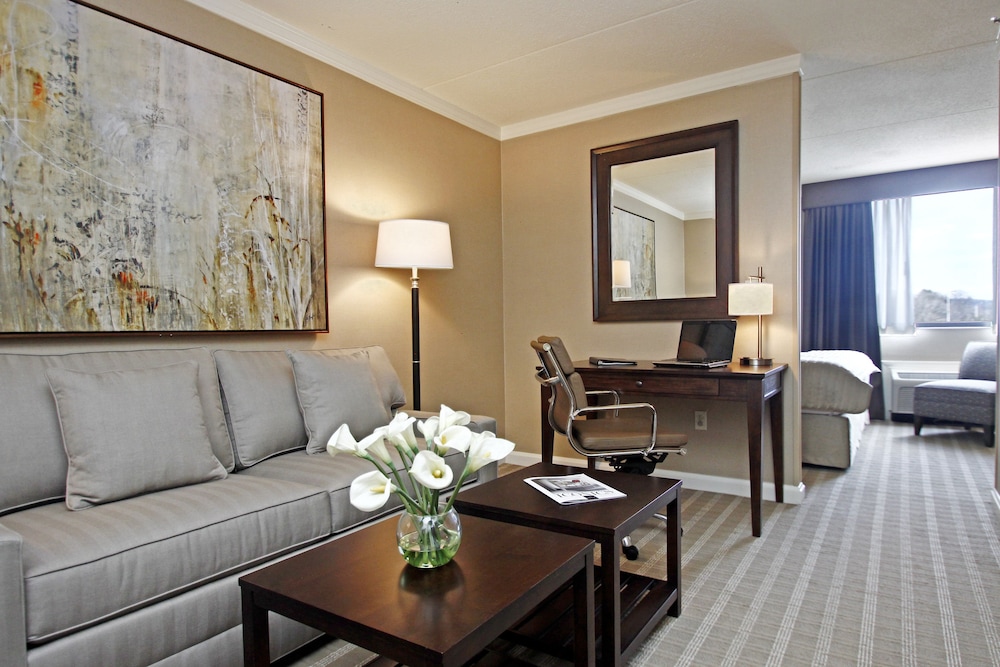 Ethan Allen Hotel 33/65