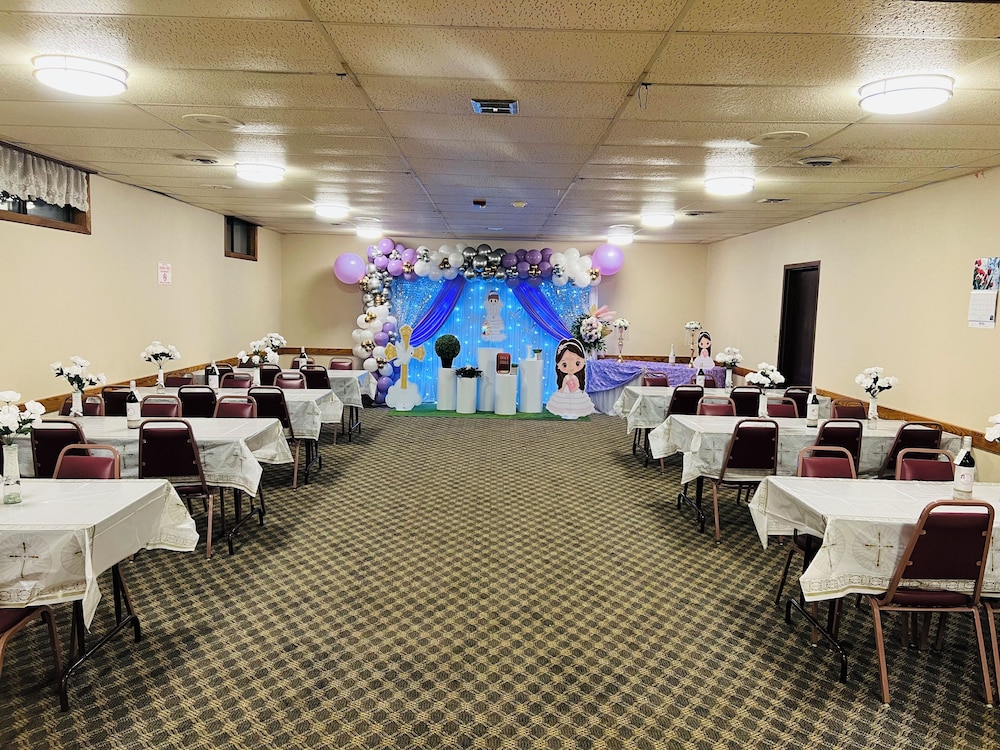 Hometown Inn Suites 40/50