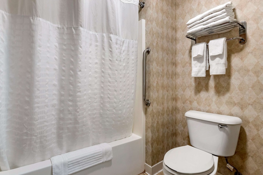 Comfort Inn Dyersville Near Field of Dreams 6/22