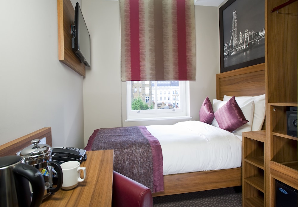 London Court Hotel 21/61