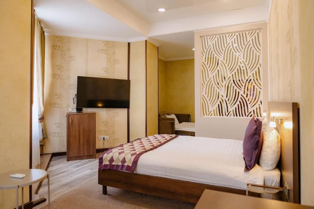 Bishkek Centrum Hotel 33/66