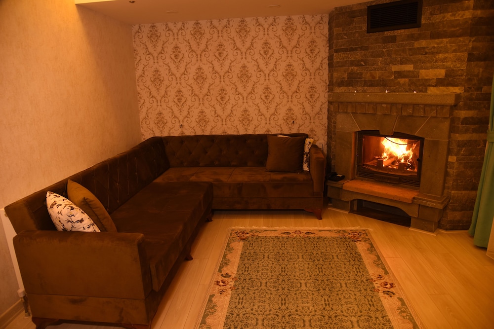 Elif Inan Motel 29/50
