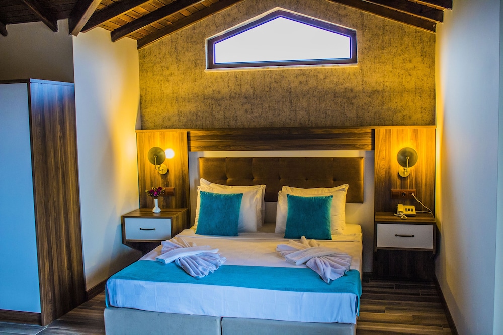 Studio, Queen Bed
