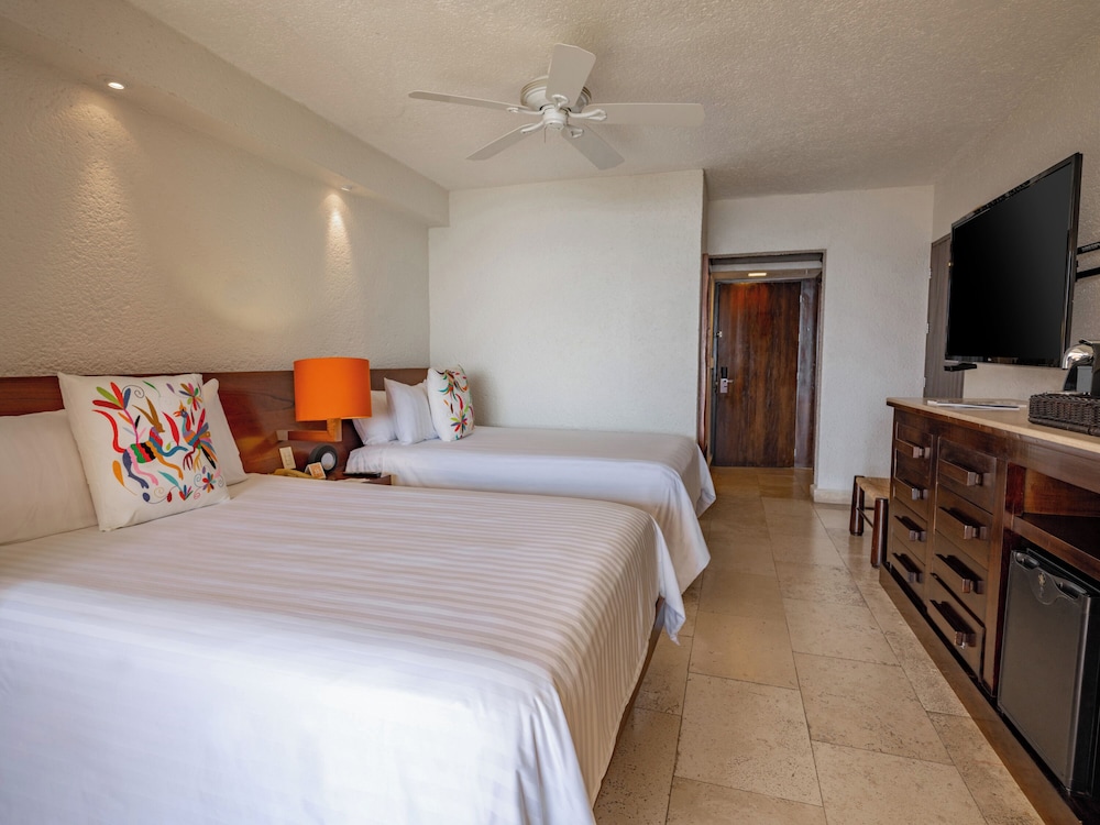 Brisas Beach Club, 2 Double Beds 4/6