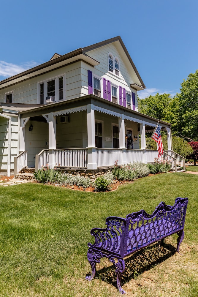 Westbrook Inn Bed and Breakfast 68/74